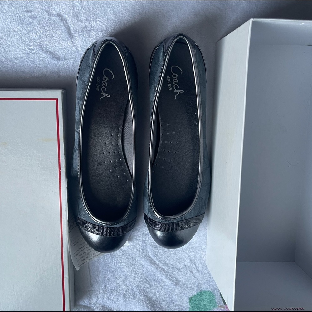 Coach Flat shoes